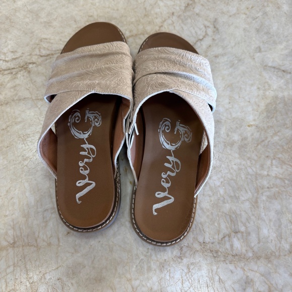 Very G Jolene Tooled Sandal - Picture 2 of 5